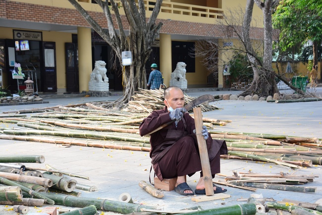 Series photos of activities preparing for the New Year 2021