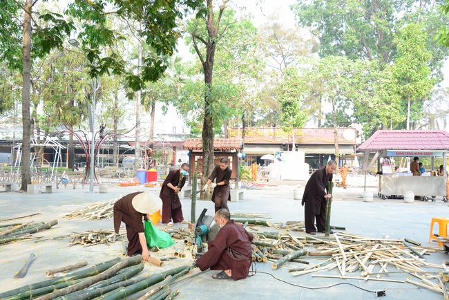 Series photos of activities preparing for the New Year 2021