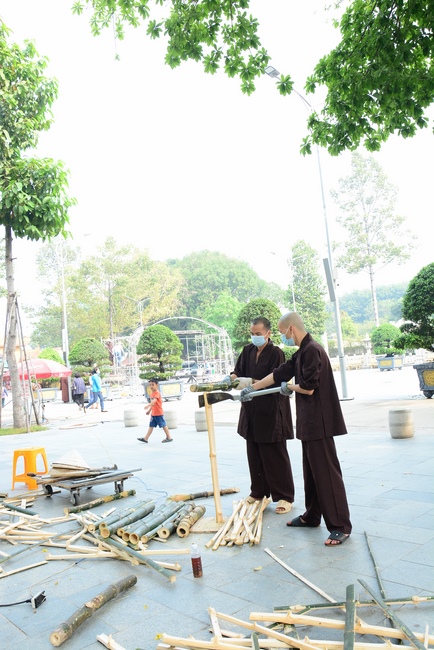 Series photos of activities preparing for the New Year 2021