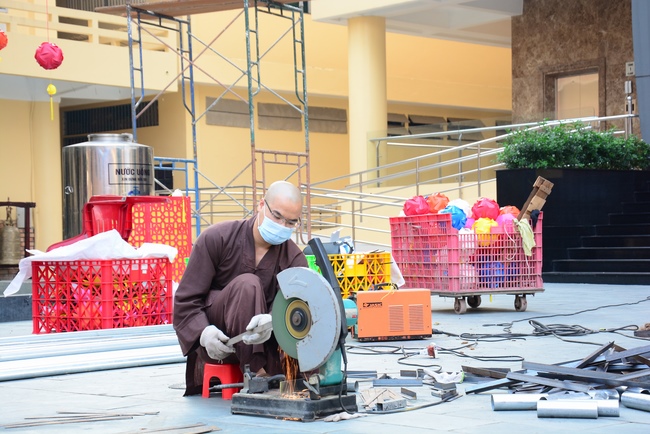 Series photos of activities preparing for the New Year 2021