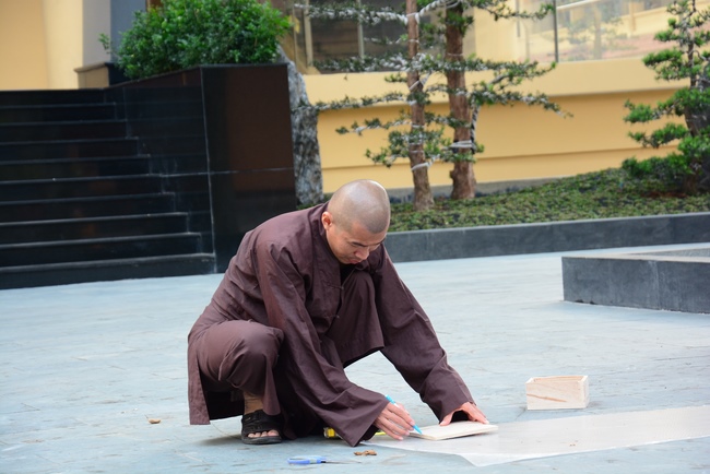 Series photos of activities preparing for the New Year 2021