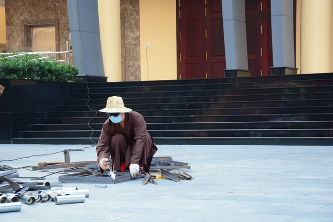 Series photos of activities preparing for the New Year 2021