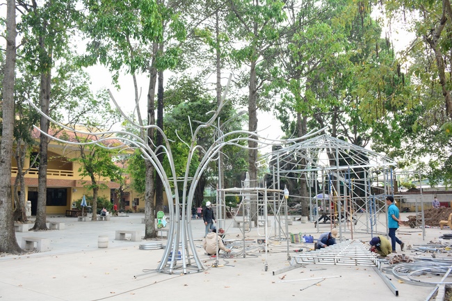 Series photos of activities preparing for the New Year 2021