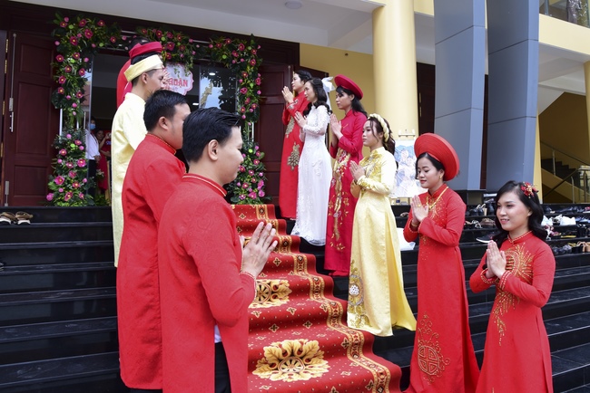 The Wedding Ceremony at the pagoda