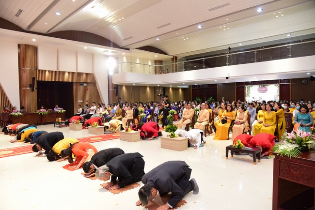The Wedding Ceremony at the pagoda