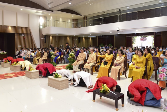 The Wedding Ceremony at the pagoda