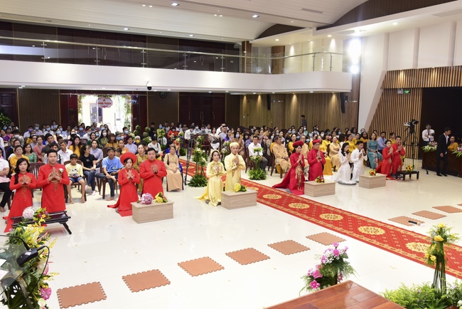 The Wedding Ceremony at the pagoda