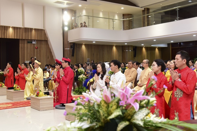 The Wedding Ceremony at the pagoda