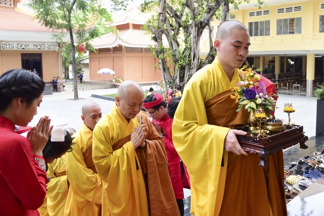 The Wedding Ceremony at the pagoda