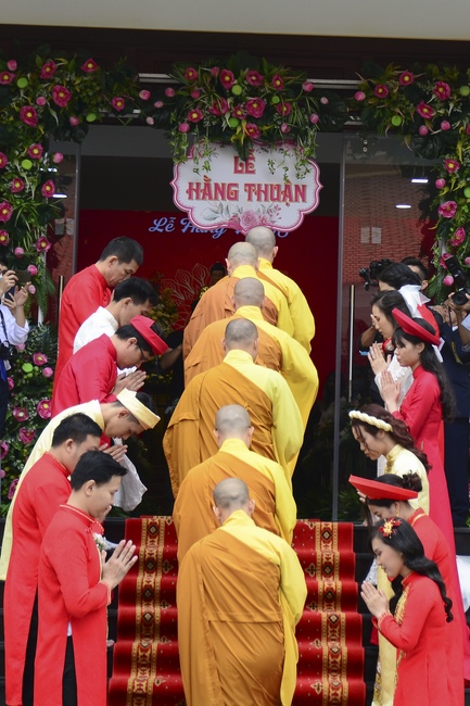 The Wedding Ceremony at the pagoda