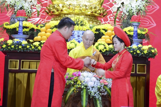 The Wedding Ceremony at the pagoda