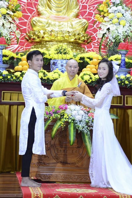 The Wedding Ceremony at the pagoda