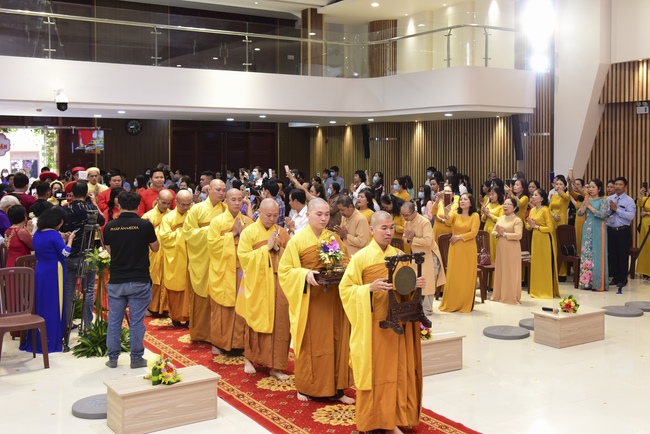 The Wedding Ceremony at the pagoda