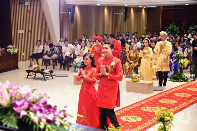 The Wedding Ceremony at the pagoda