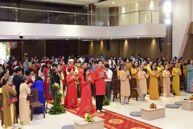 The Wedding Ceremony at the pagoda