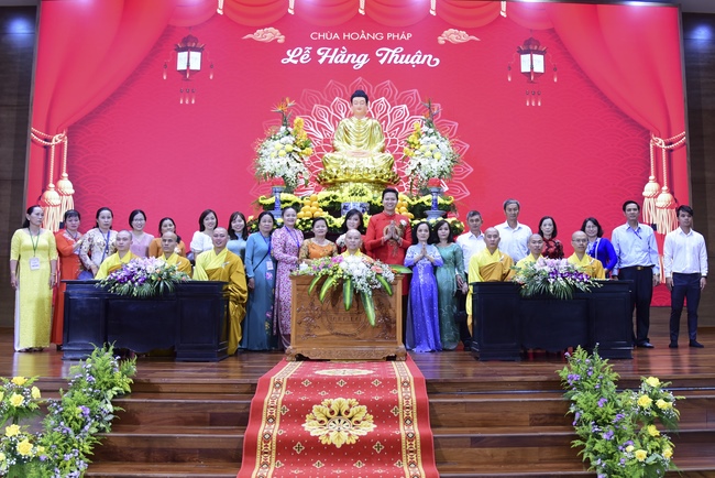 The Wedding Ceremony at the pagoda