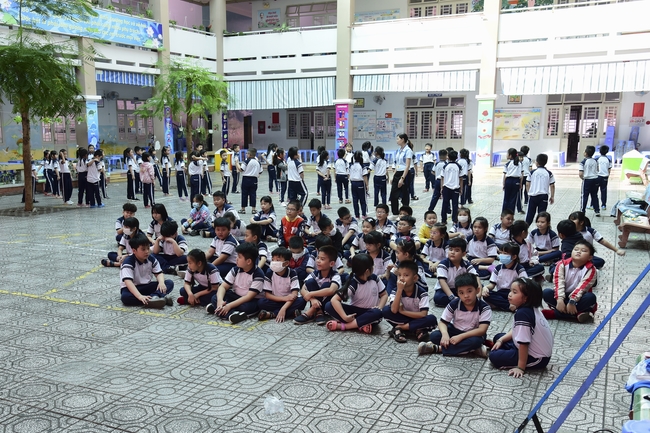 Tặng sách trường Tiểu học Chi Lăng, Gò Vấp