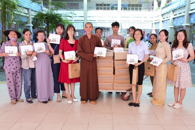 Tặng sách trường Tiểu học Chi Lăng, Gò Vấp