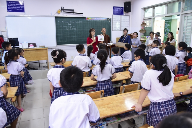 Tặng sách trường Tiểu học Chi Lăng, Gò Vấp