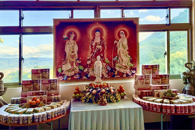 Chùa Linh Ẩn: Hoa đăng mừng Khánh đản đức Từ phụ A Di Đà