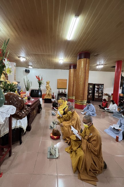 Chùa Linh Ẩn: Hoa đăng mừng Khánh đản đức Từ phụ A Di Đà