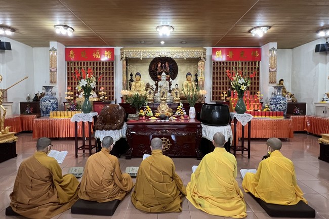 Chùa Linh Ẩn: Hoa đăng mừng Khánh đản đức Từ phụ A Di Đà