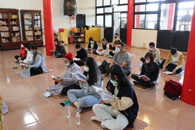 Chùa Linh Ẩn: Hoa đăng mừng Khánh đản đức Từ phụ A Di Đà