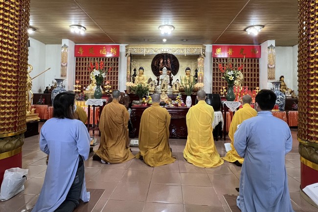 Chùa Linh Ẩn: Hoa đăng mừng Khánh đản đức Từ phụ A Di Đà