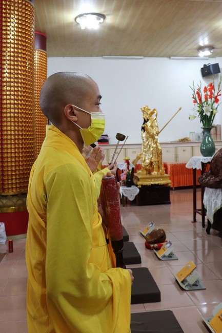 Chùa Linh Ẩn: Hoa đăng mừng Khánh đản đức Từ phụ A Di Đà