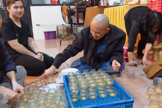 Chùa Linh Ẩn: Hoa đăng mừng Khánh đản đức Từ phụ A Di Đà