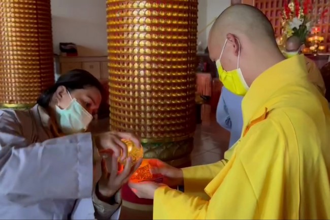 Chùa Linh Ẩn: Hoa đăng mừng Khánh đản đức Từ phụ A Di Đà