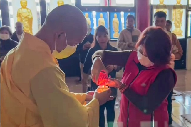 Chùa Linh Ẩn: Hoa đăng mừng Khánh đản đức Từ phụ A Di Đà