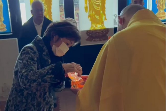 Chùa Linh Ẩn: Hoa đăng mừng Khánh đản đức Từ phụ A Di Đà