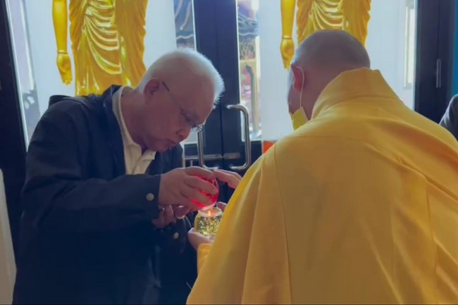 Chùa Linh Ẩn: Hoa đăng mừng Khánh đản đức Từ phụ A Di Đà