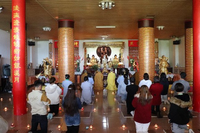 Chùa Linh Ẩn: Hoa đăng mừng Khánh đản đức Từ phụ A Di Đà