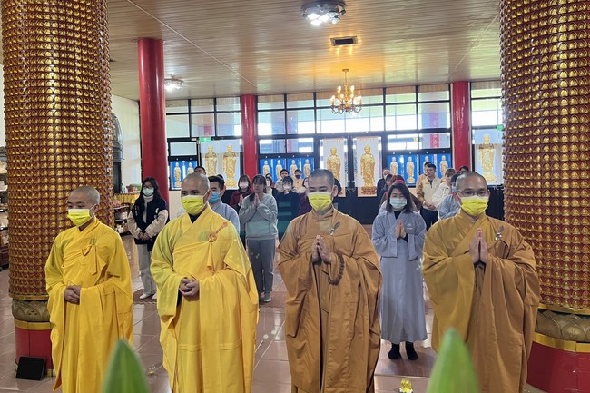 Chùa Linh Ẩn: Hoa đăng mừng Khánh đản đức Từ phụ A Di Đà