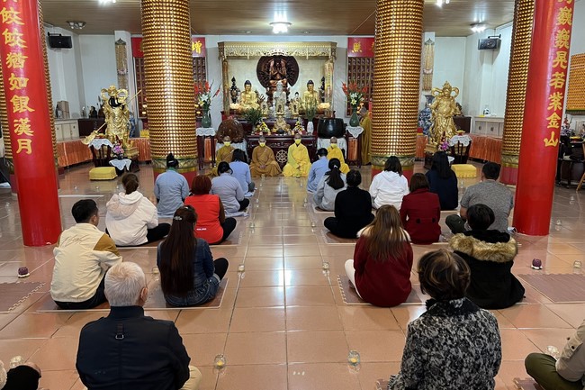 Chùa Linh Ẩn: Hoa đăng mừng Khánh đản đức Từ phụ A Di Đà