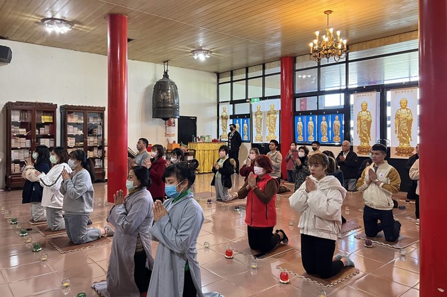 Chùa Linh Ẩn: Hoa đăng mừng Khánh đản đức Từ phụ A Di Đà