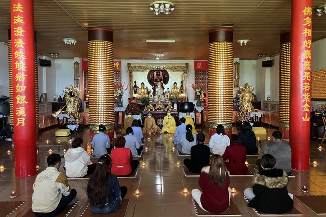 Chùa Linh Ẩn: Hoa đăng mừng Khánh đản đức Từ phụ A Di Đà