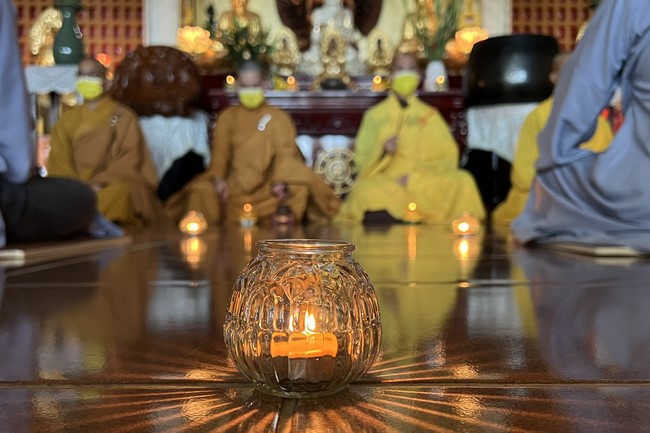 Chùa Linh Ẩn: Hoa đăng mừng Khánh đản đức Từ phụ A Di Đà