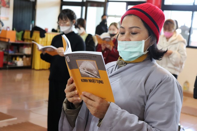 Chùa Linh Ẩn: Hoa đăng mừng Khánh đản đức Từ phụ A Di Đà