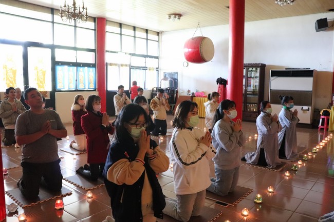 Chùa Linh Ẩn: Hoa đăng mừng Khánh đản đức Từ phụ A Di Đà