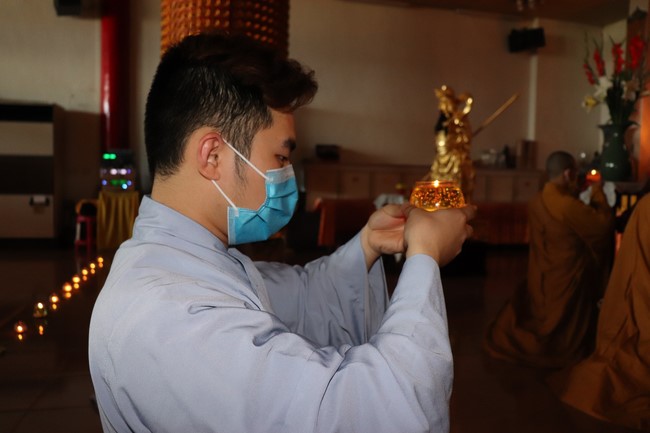 Chùa Linh Ẩn: Hoa đăng mừng Khánh đản đức Từ phụ A Di Đà