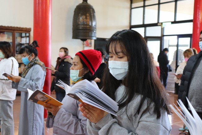 Chùa Linh Ẩn: Hoa đăng mừng Khánh đản đức Từ phụ A Di Đà