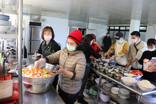 Chùa Linh Ẩn: Hoa đăng mừng Khánh đản đức Từ phụ A Di Đà