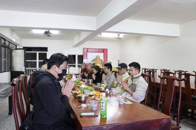 Chùa Linh Ẩn: Hoa đăng mừng Khánh đản đức Từ phụ A Di Đà