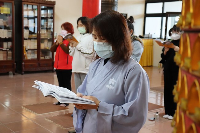 Chùa Linh Ẩn: Hoa đăng mừng Khánh đản đức Từ phụ A Di Đà