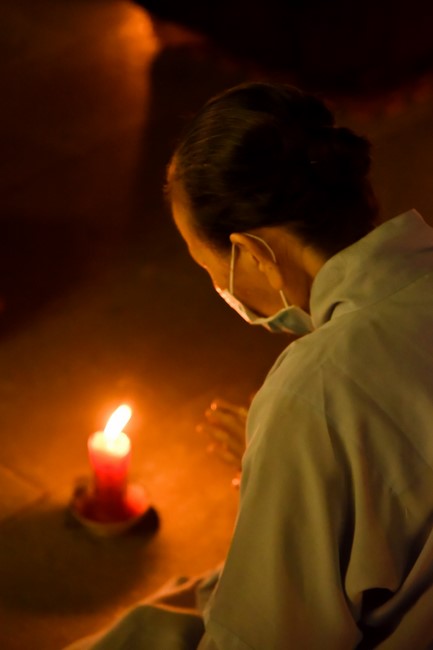 Chanting sutra and preaching dharma in the evening