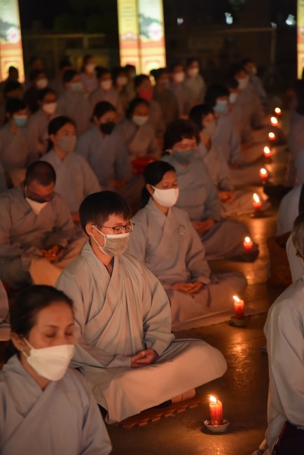 Chanting sutra and preaching dharma in the evening