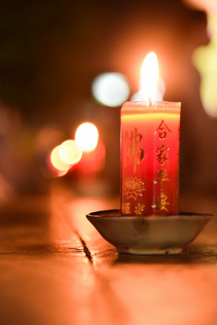 Chanting sutra and preaching dharma in the evening